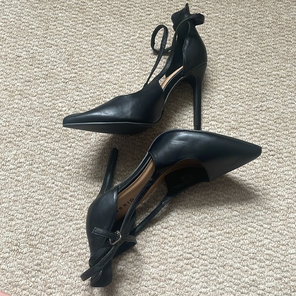 Black Torrid leather heels side 11WW - Picture 4 of 7